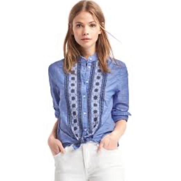 GAP Tops - GAP Fitted Boyfriend embroidered band collar button down shirt , size medium